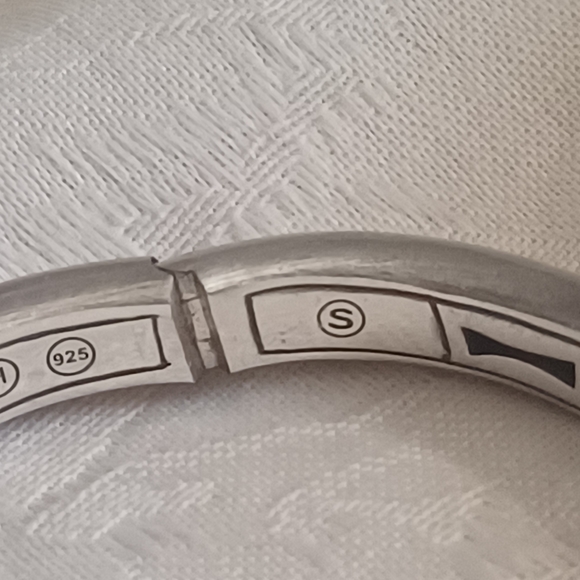 John Hardy Bamboo Brushed Sterling Silver Curved Hinged Bangle, Size Small - Picture 7 of 11